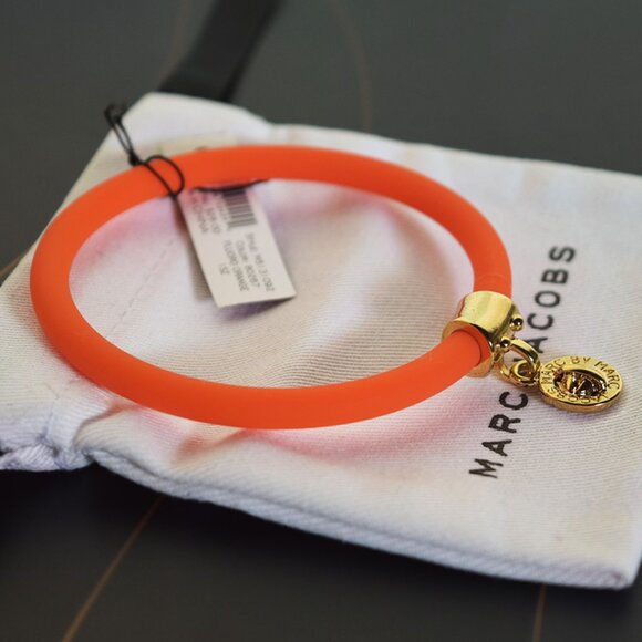Marc Jacobs Charm Rubber Bracelet in Orange - Picture 3 of 5